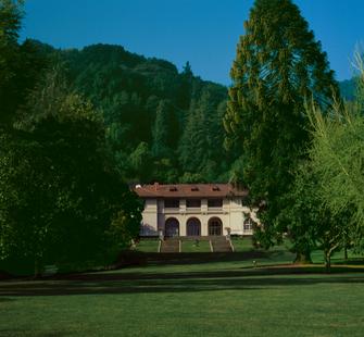 Villa & Lawn