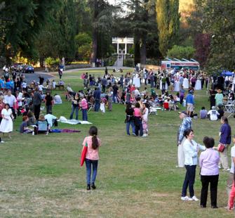 A crowd on the Great Lawn celebrates Sculpture on the Grounds