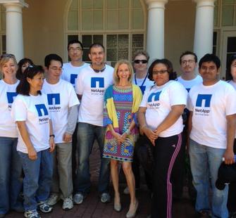 Angela McConnell with volunteers from NetApp